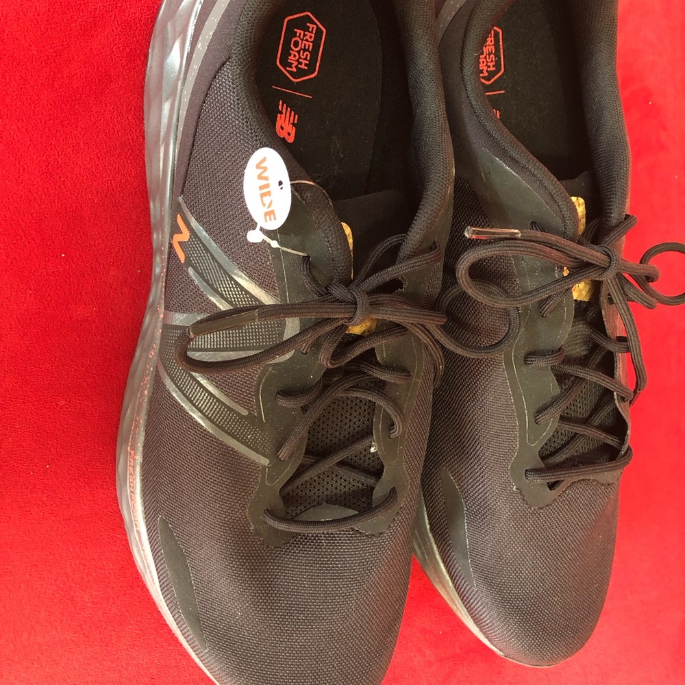 Men’s New Balance Fresh Foam sz 14 Wide Black Red NEW